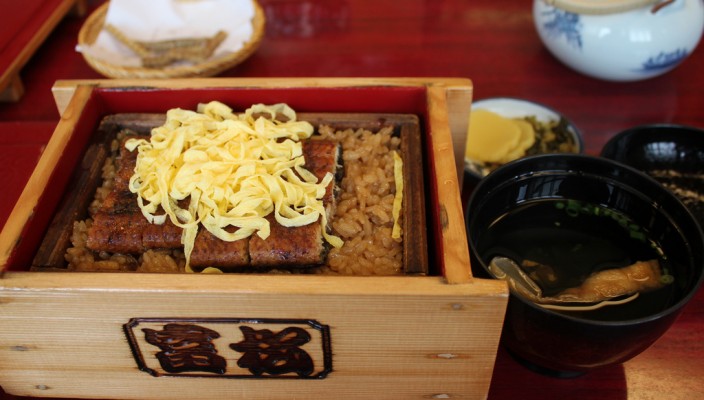 Unagi no Seiromushi, freshwater eel and rice steamed in a box